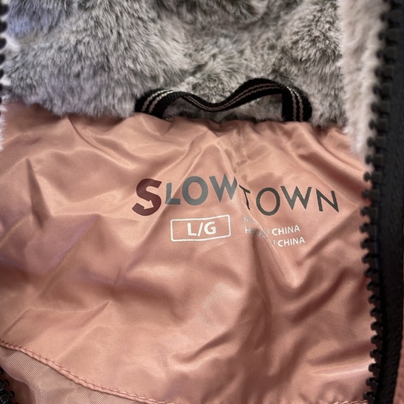 Flattering Women’s Coat - Picture 4 of 15